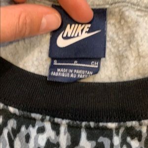 Nike Sweaters - Nike crew sweatshirt Nike Sweaters - Nike crew sweatshirt
